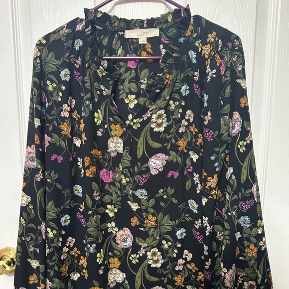 Ann Taylor Loft Large Long Sleeve Black V Neck Blouse With Vibrant Flowers - Picture 1 of 5